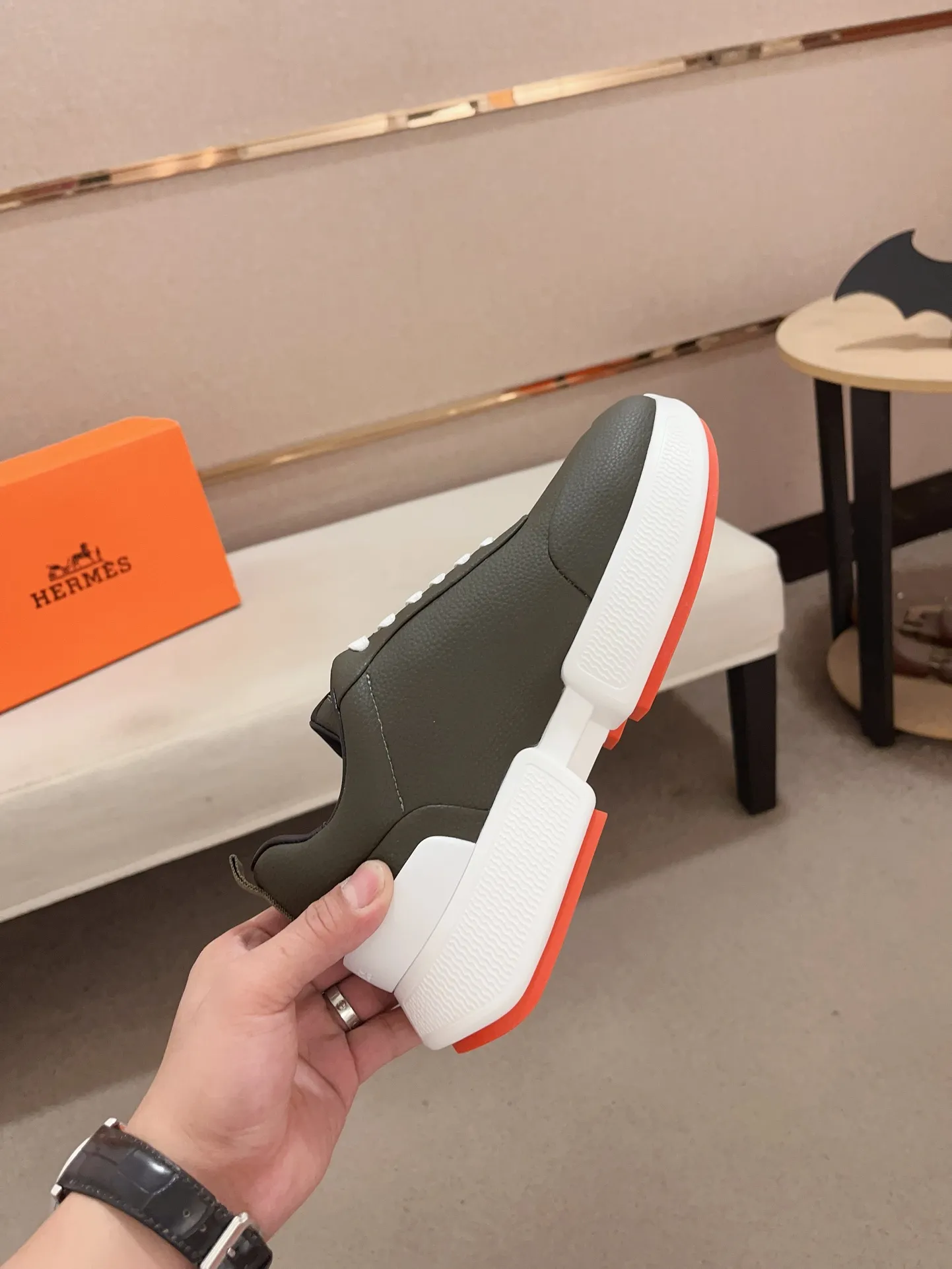 Men's clothing and shoes💰: 442💰《HERMES》【Classic original single version】Hermès; top 🔝purchase agent🔍🔍men's latest 🇺🇸 counter sales simultaneously, imported from Italy original ▲▲cowhide ▲▲ (high-end, nobility, class) ) Exquisite workmanship (Italian 🇮🇹 imported water-dyed 🐂 cowhide lining) sole: original sole provided by the original factory, ⚠️exclusive double-layer activity·TPR·rubber·combined molded outsole; super comfortable·wear-resistant·non-slip·environmental protection The real thing is more beautiful if you take the real thing (high quality, follow the order). You can enter and exit the counter at will * Number of yards: 38-44 (45 can be customized and cannot be returned or exchanged)